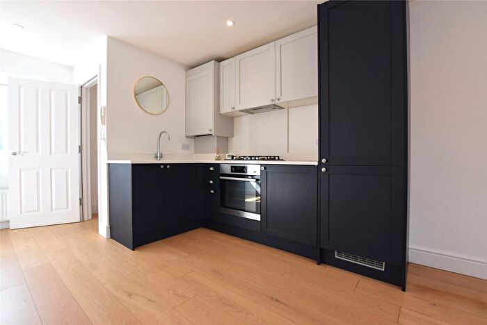 2 Bedroom Flat To Rent In Commercial Road, Tunbridge Wells, Kent, TN1