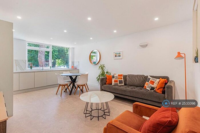 2 Bedroom Flat To Rent In Pickwick Court, London, SE9