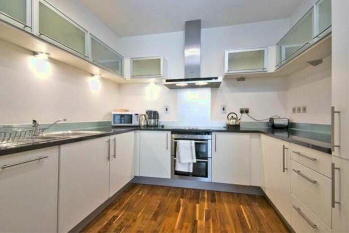 2 Bedroom End Of Terrace House To Rent In Cowley Avenue, Greenhithe, DA9