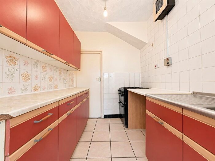 3 Bedroom End Of Terrace House To Rent In Beaconsfield Road, Southall, UB1