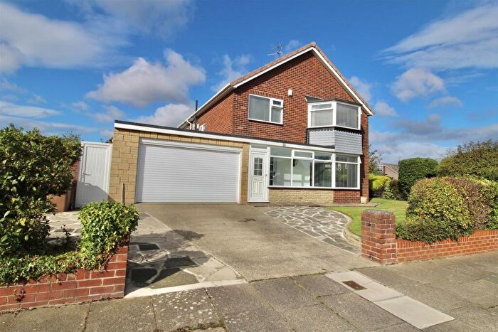 3 Bedroom Semi-Detached House For Sale In Cragside, Whitley Bay, NE26