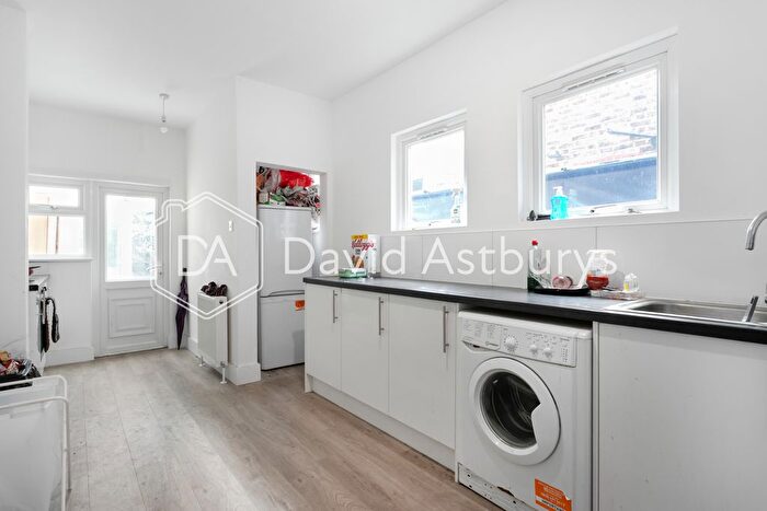 4 Bedroom Terraced House To Rent In Terront Road, London, N15