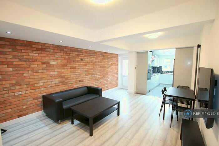 6 Bedroom Terraced House To Rent In Norris Road, Reading, RG6