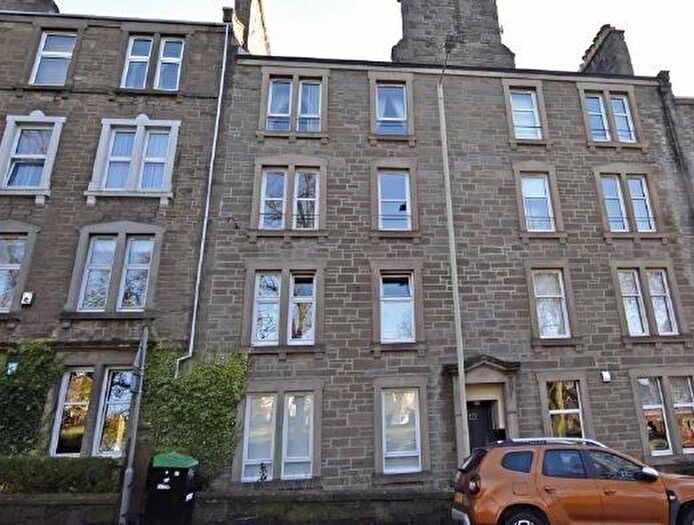 3 Bedroom Flat To Rent In Pitkerro Road, Stobswell, Dundee, DD4