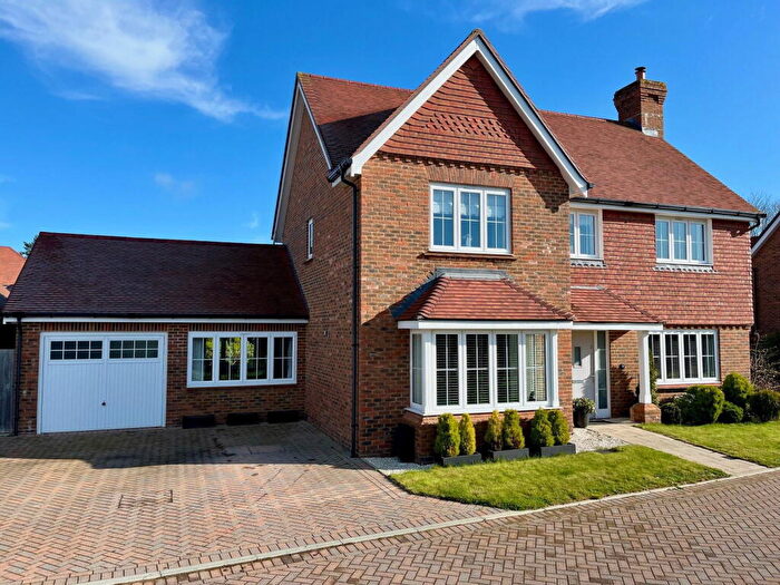 4 Bedroom Detached House For Sale In Holly Bush Close, Cranleigh, GU6
