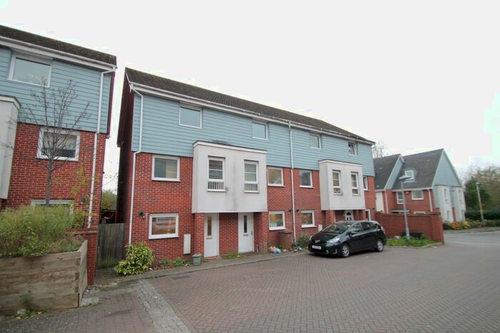 4 Bedroom End Of Terrace House To Rent In Wraysbury Drive, West Drayton UB7