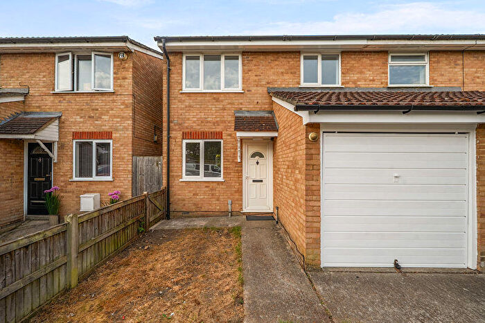 3 Bedroom End Of Terrace House For Sale In Ranyard Close, Chessington, KT9