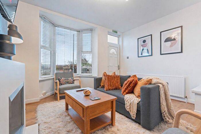 2 Bedroom Flat To Rent In Sheffield District, S4
