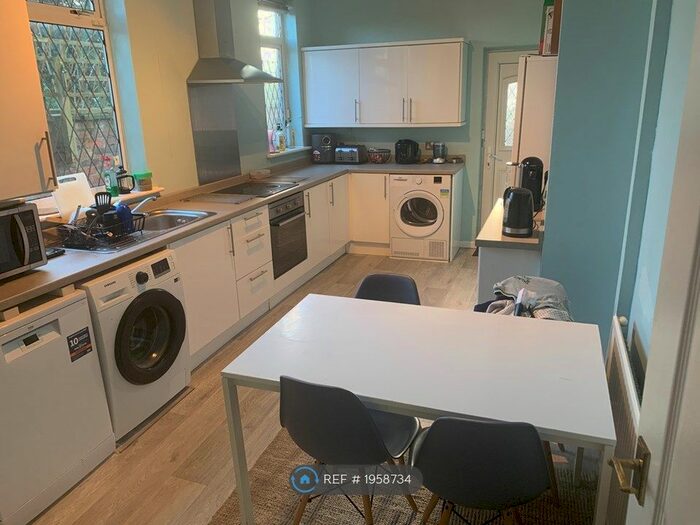 4 Bedroom End Of Terrace House To Rent In Richmond Road, Manchester, M14