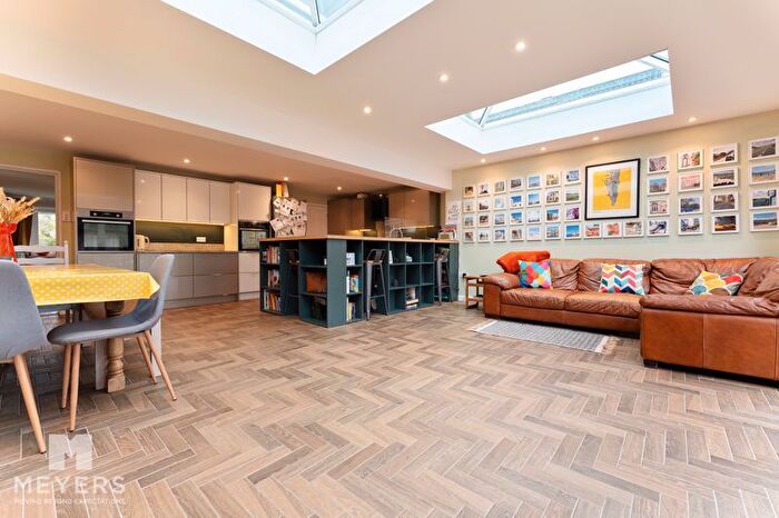 5 Bedroom Detached House To Rent In Kingfisher Close, West Moors, Ferndown, BH22