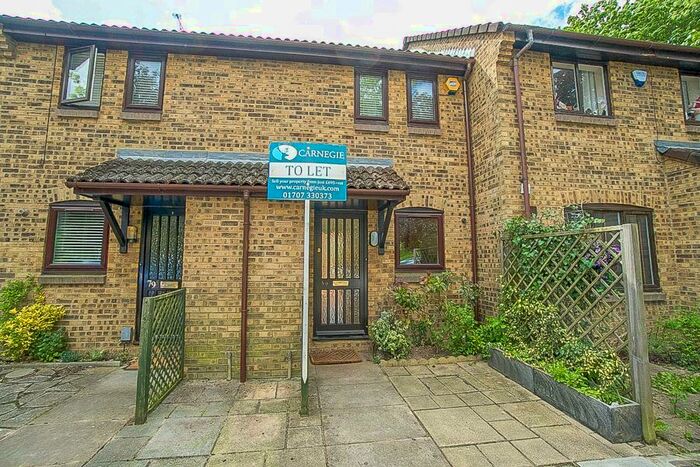 2 Bedroom House To Rent In Jasmine Gardens, Hatfield, AL10