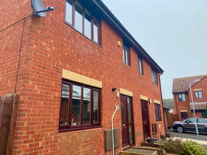 3 Bedroom Property To Rent In Roberts Close, Deanshanger, Milton Keynes MK19