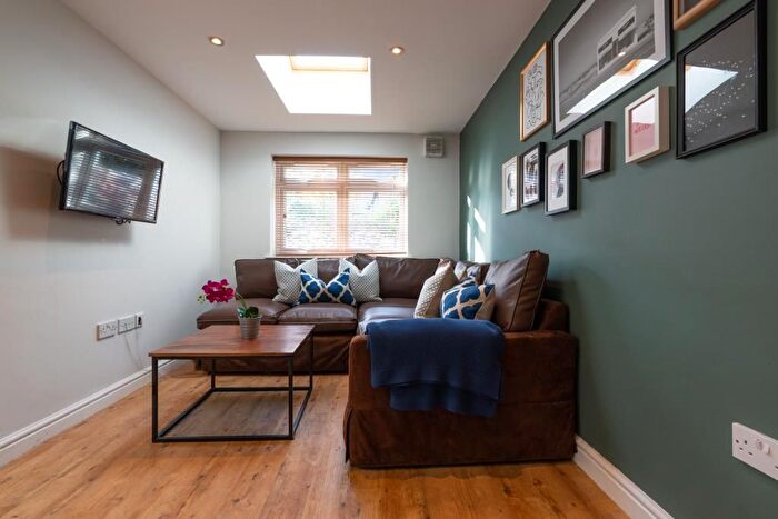 6 Bedroom Terraced House To Rent In Cranbrook Street, Cardiff, CF24