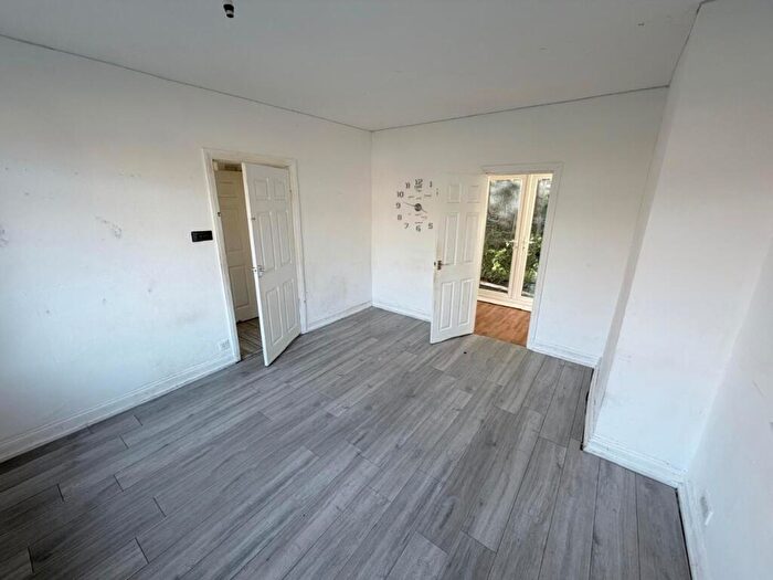 2 Bedroom Flat To Rent In Westholme Gardens, Newcastle Upon Tyne, NE15