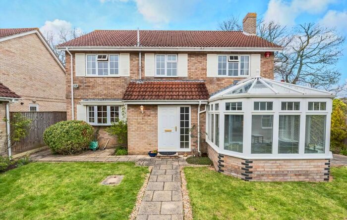 4 Bedroom Detached House To Rent In Russett Close, Lymington, Hampshire, SO41