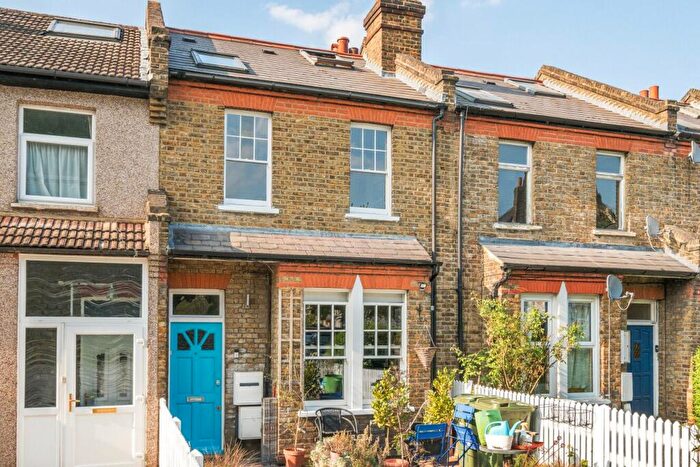 2 Bedroom Flat For Sale In Carnac Street, West Norwood, London, SE27