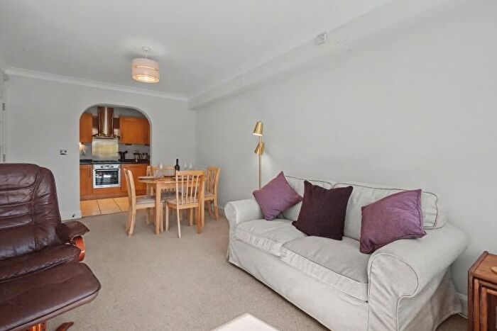 2 Bedroom Flat To Rent In Complins Close, Oxford, OX2