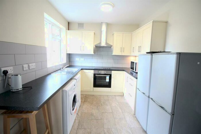 6 Bedroom Semi-Detached House To Rent In *&#ppp Excluding Bills** Welby Avenue, Lenton, - Uon**&#pppw, NG7