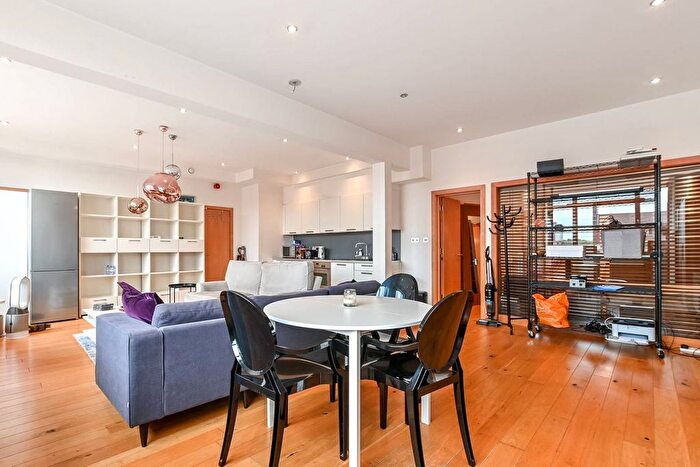 2 Bedroom Flat To Rent In Kentish Town Road, Kentish Town, London, NW1