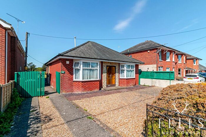 2 Bedroom Detached Bungalow For Sale In Parsonage Barn Lane, Ringwood, BH24