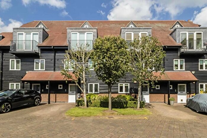 5 Bedroom Terraced House To Rent In Tallow Road, Brentford, TW8