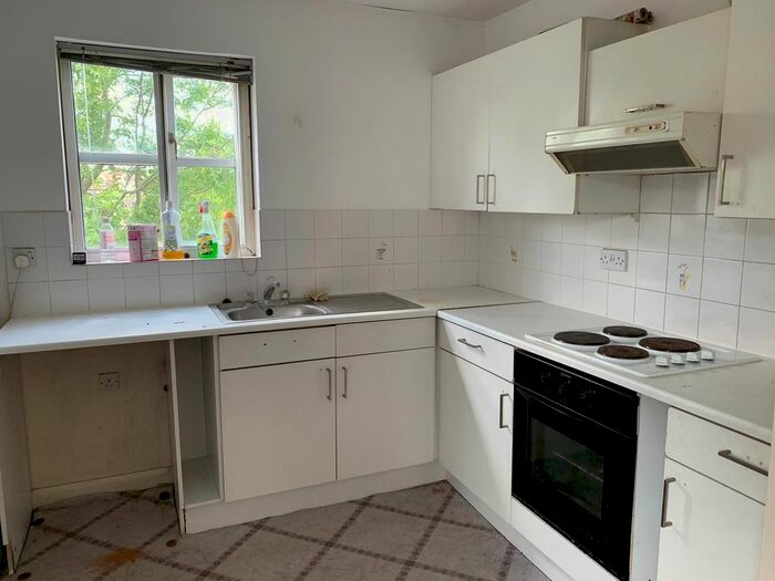 2 Bedroom Flat To Rent In The Ridings, Luton, Bedfordshire, LU3