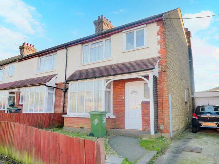 3 Bedroom End Of Terrace House To Rent In Barton Road, Maidstone, ME15
