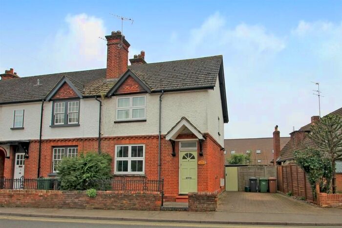 2 Bedroom Cottage To Rent In Newark Lane, Ripley, Woking, GU23