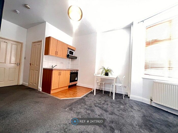 Studio To Rent In Hoop Lane, London, NW11