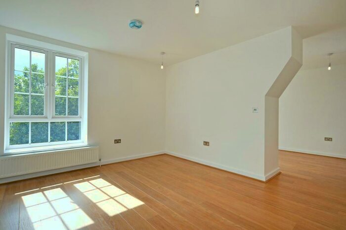 Studio To Rent In Wheatland House, Dog Kennel Hill, East Dulwich, London, SE22