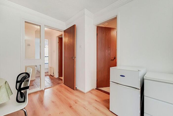 1 Bedroom Flat To Rent In Horseshoe Close, Isle Of Dogs, London, E14