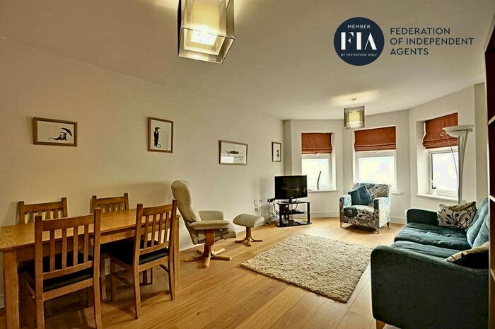 2 Bedroom Flat To Rent In Mill Cross Court, Windmill Road, Brentford, TW8