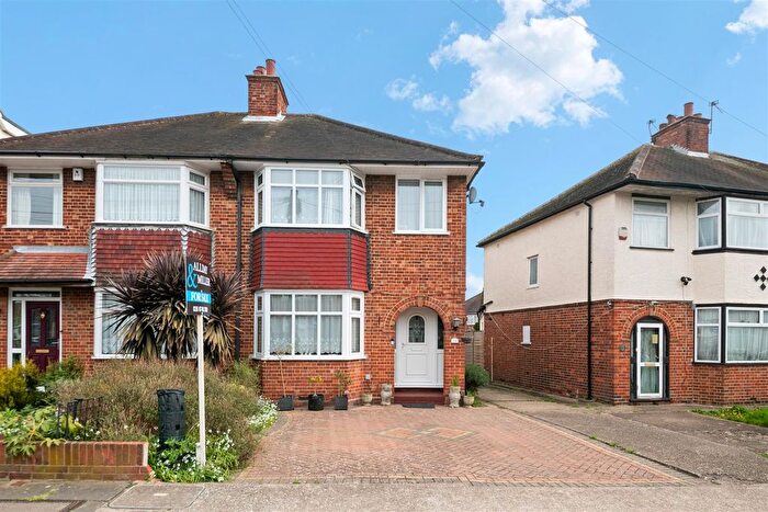 3 Bedroom Semi Detached House For Sale In Blacklands Drive, Hayes, UB4