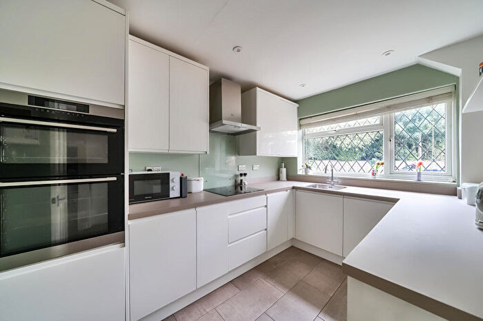 3 Bedroom End Of Terrace House For Sale In Bailey Close, Windsor, SL4