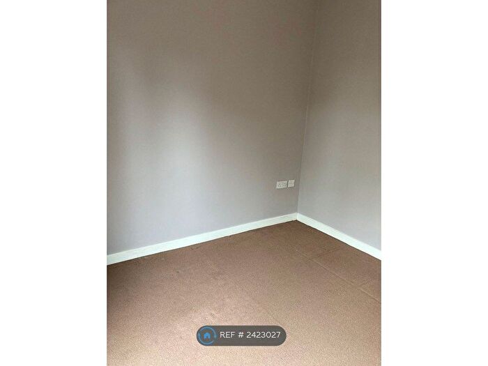 1 Bedroom Flat To Rent In Manygates Park, Wakefield, WF1
