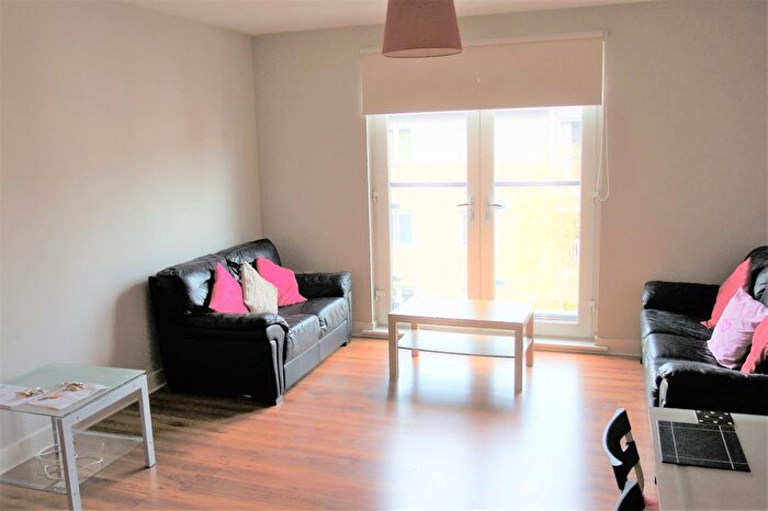 2 Bedroom Flat To Rent In Colombo Square, Gateshead, NE8