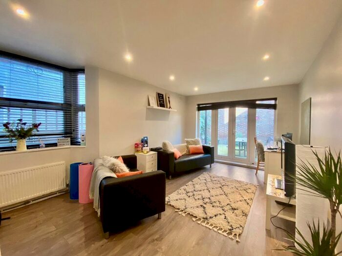 2 Bedroom Flat To Rent In Handforth Road, Oval, SW9