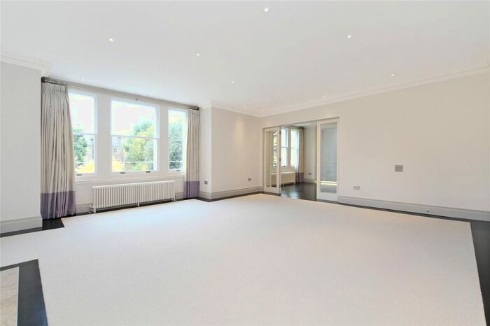 3 Bedroom Flat To Rent In Addison Road, London, W14