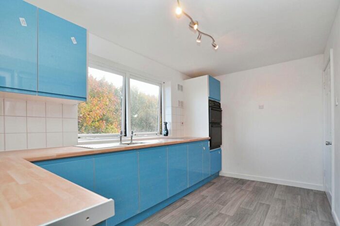 2 Bedroom Flat For Sale In Dugdale Court, Hitchin, SG5