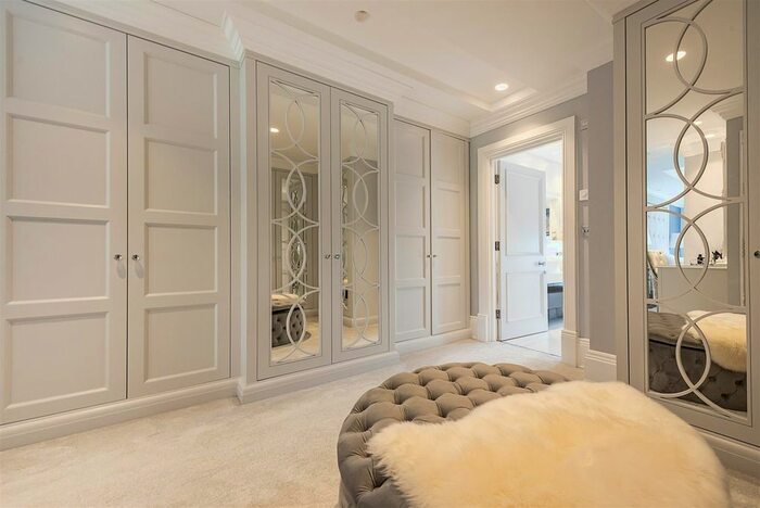 5 Bedroom Detached House For Sale In Hatching Green Close, Harpenden, AL5
