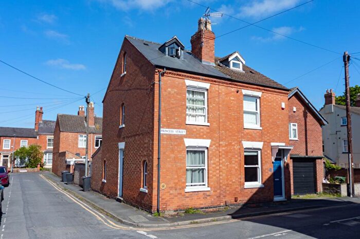 3 Bedroom Semi Detached House For Sale In Park Street, Loughborough, LE11