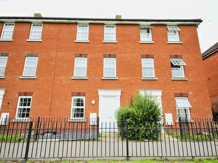 6 Bedroom Property To Rent In Freemans Acre, Hatfield, Hertfordshire, AL10