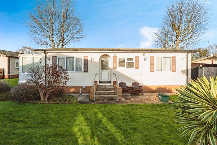 2 Bedroom Park Home For Sale In West Park Homes, Darrington, Pontefract, WF8