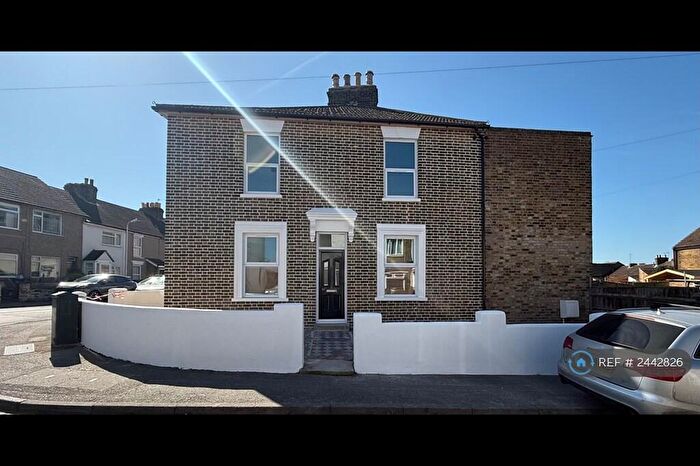 3 Bedroom End Of Terrace House To Rent In Shortlands Road, Sittingbourne, ME10