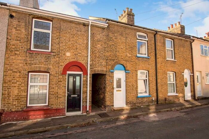 2 Bedroom Property To Rent In Bassett Road, Sittingbourne, ME10