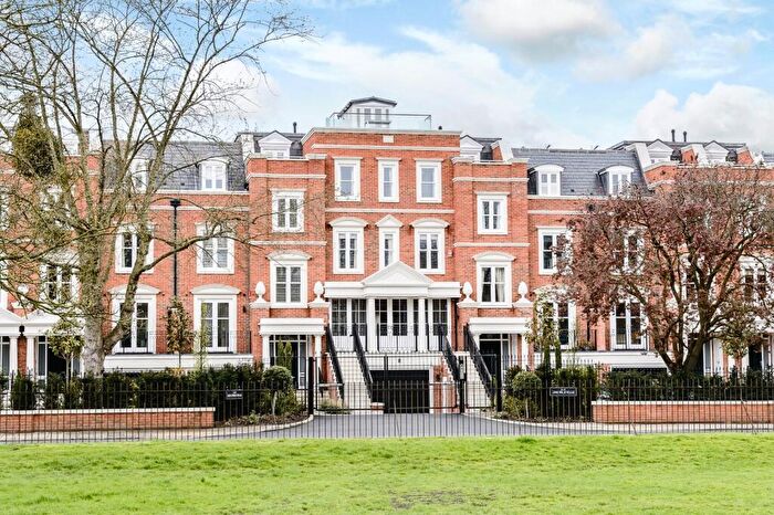 5 Bedroom Terraced House To Rent In Long Walk Villas, A Kings Road, Windsor, Berkshire, SL4