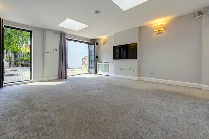 1 Bedroom Flat To Rent In Wades Hill, Winchmore Hill, N21