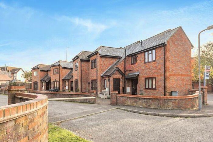 2 Bedroom Flat To Rent In Brook Court, Chesham, HP5