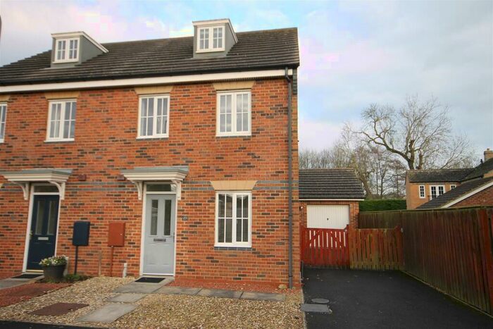 3 Bedroom Town House To Rent In Trinity Gardens, Northallerton, DL6