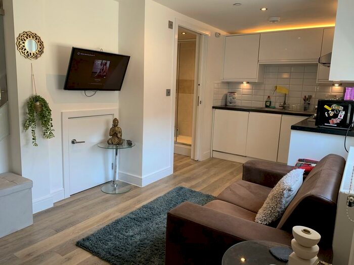 1 Bedroom Ground Maisonette To Rent In Montem Road, New Malden, KT3